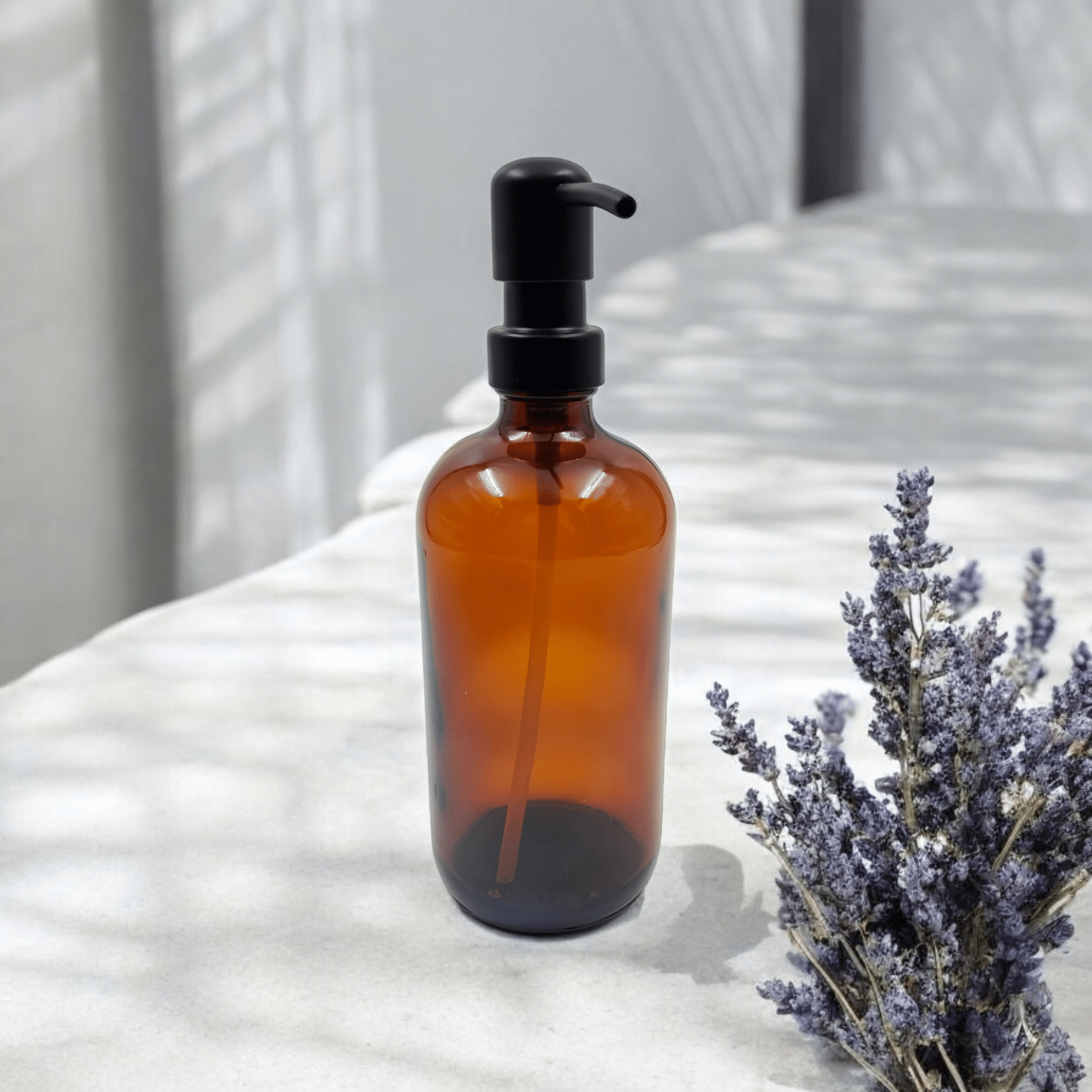 Glazen Fles Amber Met RVS Pomp 500 ML - BUVV Home