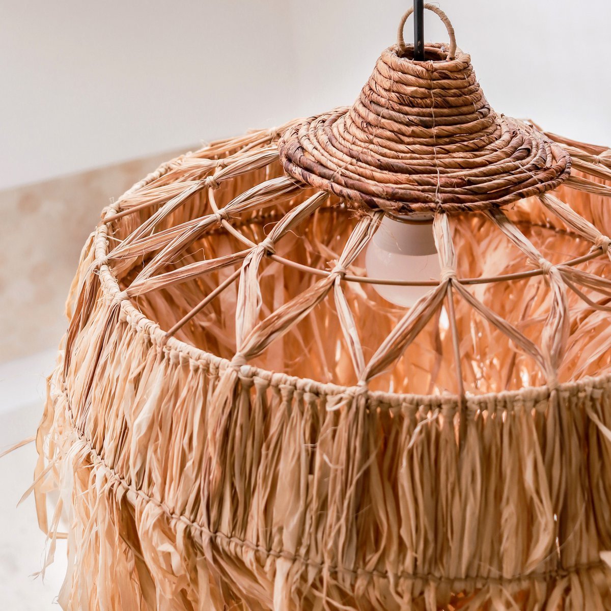 Hanglamp KAWI met Franjes - Handgevlochten Raffia (2 maten) - Lamp - BUVV Home