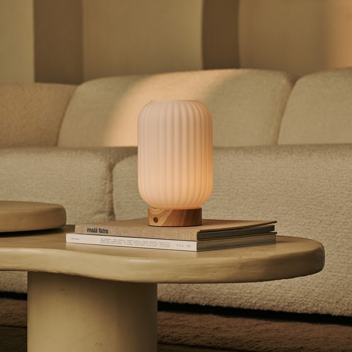 Lilly Lichtbruine Unieke Oplaadbare Lamp - Lamp - BUVV Home