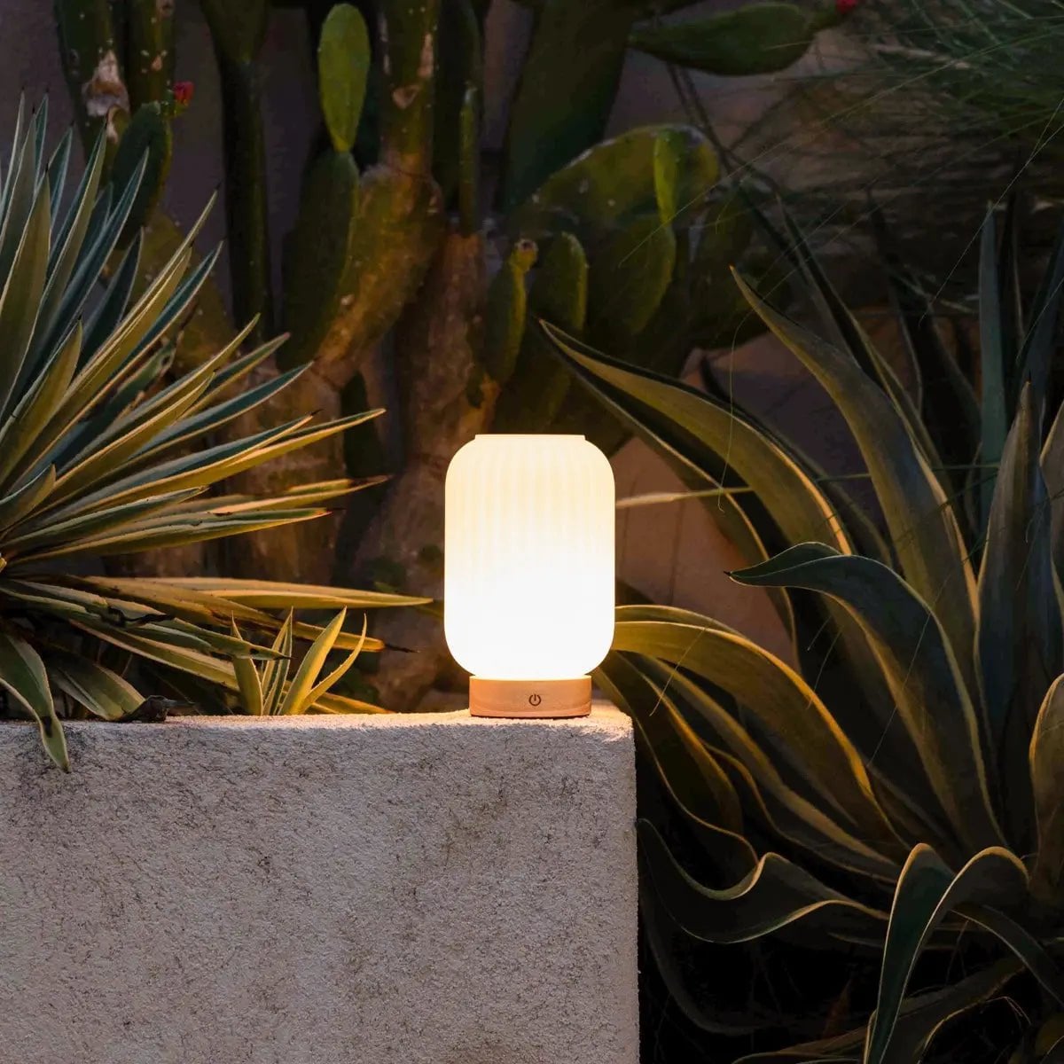 Lilly Lichtbruine Unieke Oplaadbare Lamp - Lamp - BUVV Home