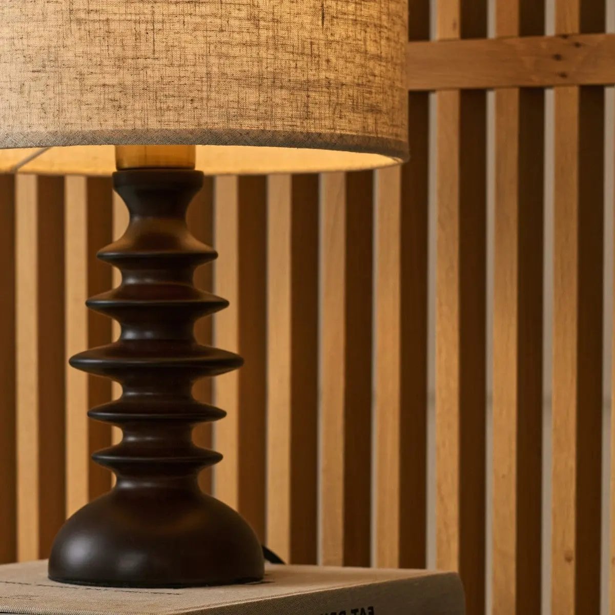 Tafellamp Bodhi Donkerbruin Hout - Linnen Lampenkap - Lamp - BUVV Home